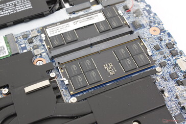 Hozzáférhető 2x DDR5 SODIMM foglalat