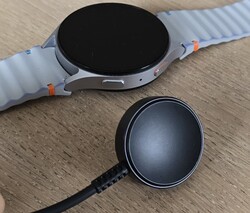 Töltőpad a Samsung Galaxy Watch7 készülékhez