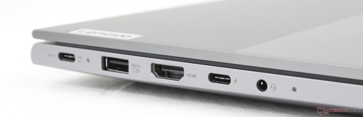 Balra: USB-C 3.2 gen. 2 / DisplayPort + Power Delivery, USB-A 3.2 Gen. 1, HDMI 2.1, USB-C Thunderbolt 4 / DisplayPort + Power Delivery, 3,5 mm-es fejhallgató