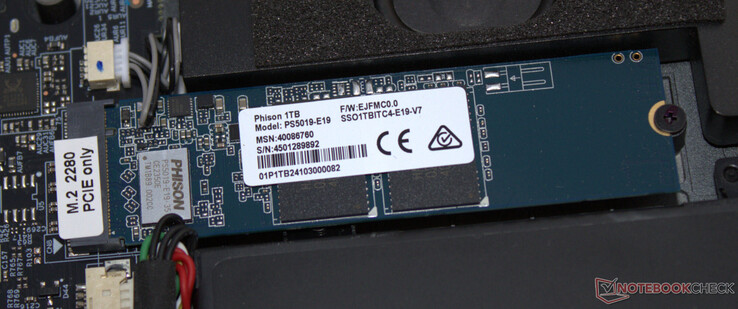 A rendszer meghajtóként egy PCIe 4 SSD szolgál.