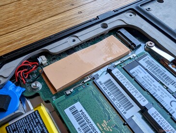 Foglalt másodlagos M.2 bővítőhely termikus paddal a bővítéshez