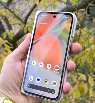 Google Pixel 9 Pro Fold okostelefon Notebookcheck felülvizsgálat (kép forrása: Marcus Herbrich)