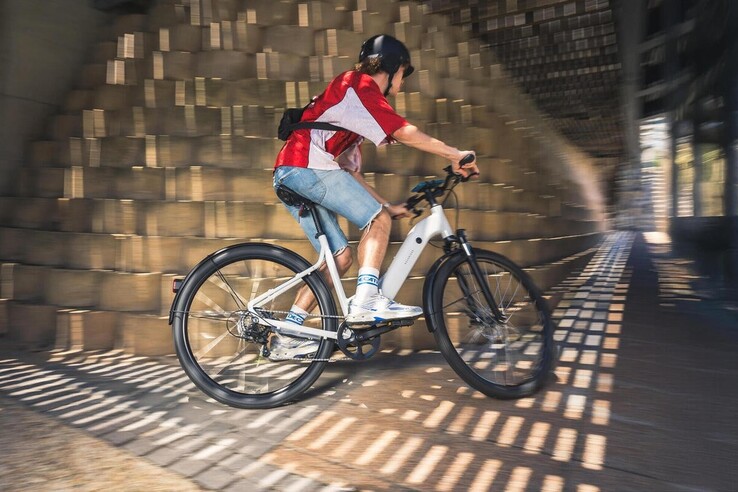 A Decathlon Rockrider E-ACTV 100 alacsony vázas e-bike (Kép forrása: Decathlon)