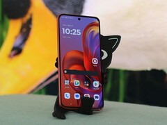 A Motorola Edge 50 Neo az egyik olyan készülék, amely a jelentések szerint érintett a problémában. (Kép forrása: Notebookcheck)