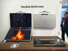 A Flexible Briefcase a Samsung Display nagy alakú, összehajtható kijelzőjének legújabb példája. (Kép forrása: Notebookcheck)