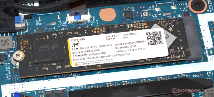 A rendszer meghajtóként egy PCIe 4.0 SSD szolgál.