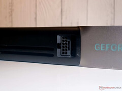 Süllyesztett 12V-2x6 csatlakozó