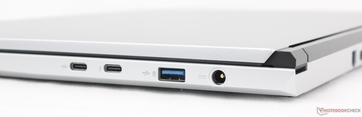 Rendben: USB-C 3.2 Gen. 2 w/ Power Delivery, USB-C Thunderbolt 4 w/ Power Delivery + DisplayPort 2.1, USB-A 3.2 Gen. 2, hálózati adapter