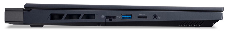 Bal oldal: USB 3.2 Gen 1 (USB-A), microSD memóriakártya-olvasó, audio kombóport, Gigabit Ethernet (2,5 Gbit/s)