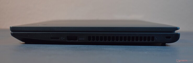 jobbra: microSD, USB A 3.2 Gen 1, Kensington-zár nyílás