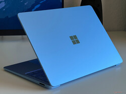 Surface Laptop zafírkék színben