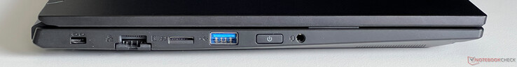 Balra: Kensington zár, Gigabit Ethernet, microSD kártyaolvasó, USB-A 3.2 Gen 1 (5 Gbit/s), bekapcsológomb, 3,5 mm-es hangszóró