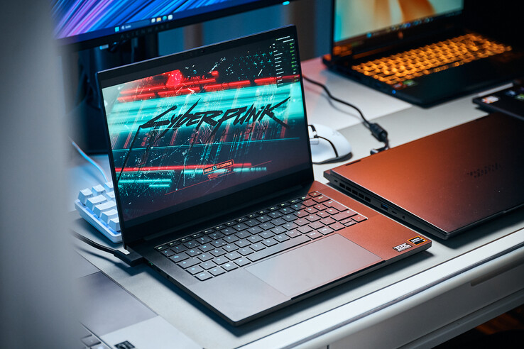 Razer Blade 14 Cyberpunk 2077 futtatása.