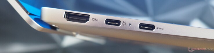 Bal oldal: HDMI 2.1, USB-A 3.2 Gen 1 (DisplayPort 1.4, PowerDelivery), USB-C 4.0 (DisplayPort 1.4, PowerDelivery)