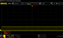 4/10 fényerő: 240 Hz PWM