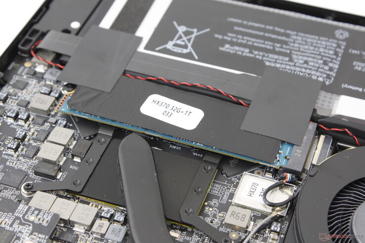 Egyetlen M.2 PCIe4 x4 NVMe SSD támogatása hőelosztó nélkül