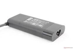 Univerzális 100 W-os USB-C hálózati adapter (~13,5 x 6 x 2,3 cm)