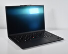 Meglepő kiegészítések: A Lenovo hivatalosan is több opciót indít a ThinkPad X1 Carbon Gen 13-hoz (képünkön: Lenovo ThinkPad X1 Carbon Gen 13 laptop, image source: Benjamin Herzig/Notebookcheck.net)