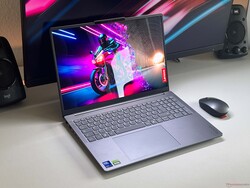 A Yoga Pro 9 16IAH Gen 10 egy nagyon jó, mindenre alkalmas laptop