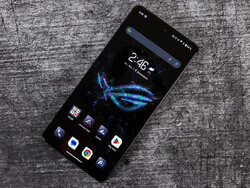 A ROG Phone 9 Pro az egyik legjobb jelenleg kapható okostelefon (Kép forrása: Daniel Schmidt / Notebookcheck)
