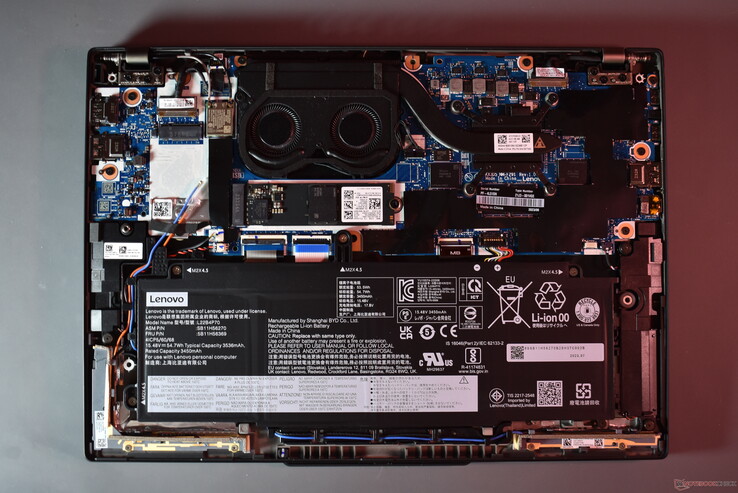 Lenovo ThinkPad X13 Gen 4 AMD: belső részek