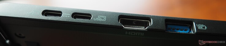 Bal oldal: 2x USB-C 4, beleértve a DisplayPortot, HDMI 2.1, USB-A 3.0