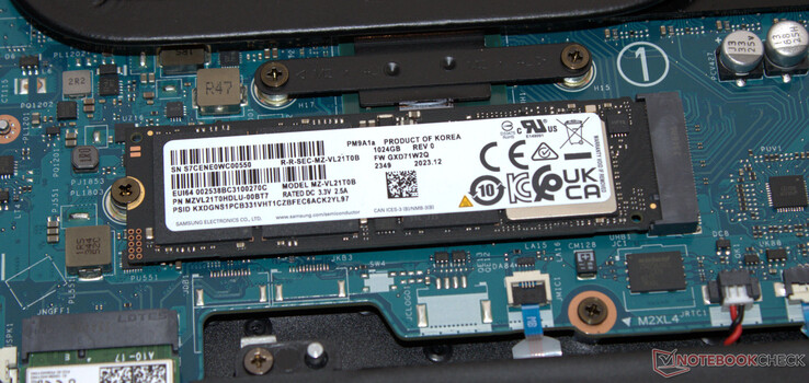 A rendszer meghajtóként egy PCIe 4 SSD szolgál.