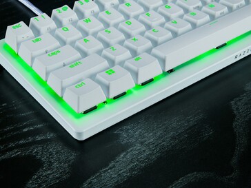 Razer Huntsman V3 Pro Mini fehér oldalnézet (Kép forrása: Razer PR)