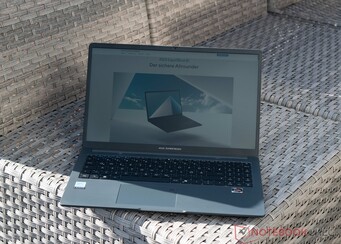 Asus ExpertBook B1 kültéren