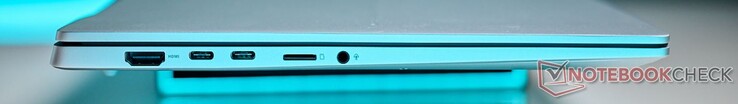 Balra: HDMI 2.1, 2x USB-C 4.0 (40 Gbit/s), DisplayPort ALT mód 1.4, microSD kártyaolvasó, 3,5 mm-es hangszóró