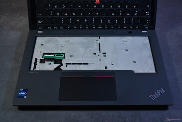Lenovo ThinkPad P14s Gen 4 Intel: Billentyűzet eltávolítva