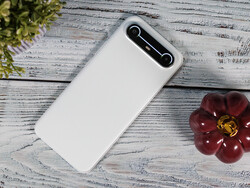 A Slim 5G egy tisztességes, olcsó telefon