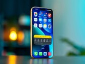 A képen látható iPhone 17 Pro utódja várhatóan jobb kijelzővel rendelkezik majd.