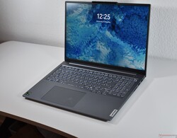 A ThinkBook 16 G7 QOY egy tisztességes, megfizethető irodai laptop