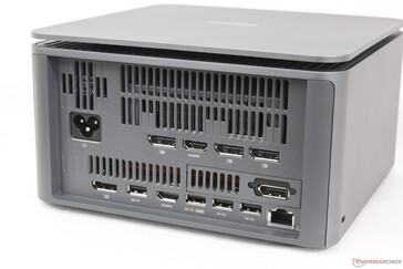 Hátul: , 4x DisplayPort 1.4a, 2x USB-A (5 Gbps), 2x USB-A (10 Gbps), RJ-45, HDMI 2.1a FRL, HDMI 2.1 TMDS