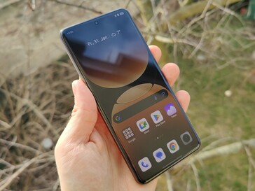 Realme GT7 Pro test smartphone (Image source: Marcus Herbrich)