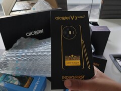 Az Alcatel V3 Ultra a Samsung Galaxy S25 Ultra készülékéhez hasonlóan tollal érkezik majd. (Kép forrása: Madhav Sheth)