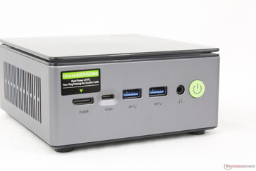 OcuLink, USB4 (40 Gbps) w/ DisplayPort + Power Delivery, 2x USB-A 3.0, 3,5 mm-es fejhallgató, bekapcsoló gomb