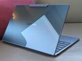 Lenovo Yoga Slim 9 14 Gen 10 felülvizsgálat: Az első laptop 32 MP-es, kijelző alatti webkamerával