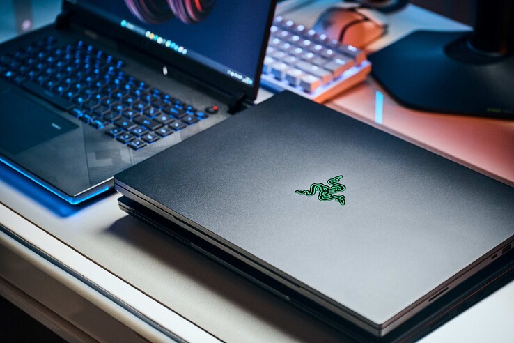 A Razer Blade 16 alig hagy teret a panaszra az építési minőség tekintetében.