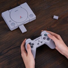 A 8BitDo Mod Kit az eredeti PlayStation Controllerhez Bluetooth-támogatást és újratölthető akkumulátort kínál. (Kép forrása: 8BitDo)